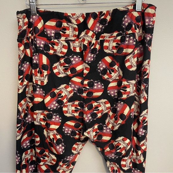 LuLaRoe LEGGINGS UNITED STRONG SUGAR SKULLS
FLAGS AMERICANA JULY 4TH RARE - Picture 4 of 8